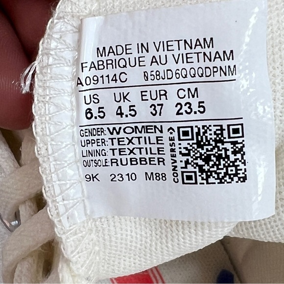 Converse Chuck Taylor All Star Lift Platform Embroidered Hearts 6.5 (A 09114C) - Picture 9 of 10